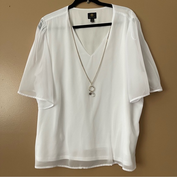 JM Collection Tops - JM Collection White V-Neck Blouse XXL
